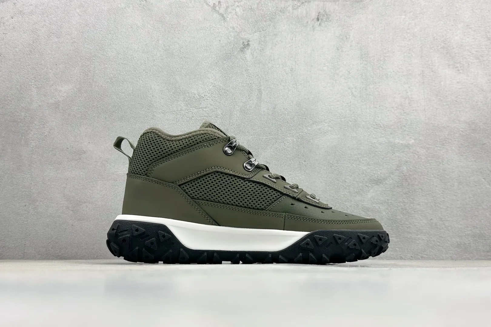 🐲💰 480 terminal store Timberland/Timberland outdoor high-top casual Martin boots series. Guangdong factory quality, original box and original packaging. The fabric is made of Italian 🇮🇹 top-grade frosted fine-grained cowhide. It is paired with anti-odor and anti-corrosion genuine leather latex insoles to give you a perfect wearing experience. The quality is exquisite and durable. A must-have for sportsmen. Specially designed to treat those who are not handsome. High-quality and first-class foot feel. Item number: TBOA5VCVA58